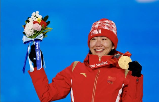 国外美女脚心比赛视频